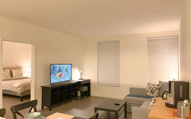 photo 2 of Perfect Apt w Parking in Arts District DTLA B4