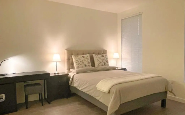 photo 4 of Perfect Apt w Parking in Arts District DTLA B4