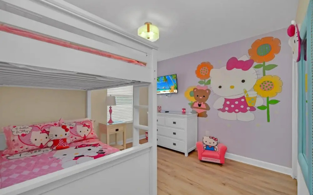 photo 4 of Perfect for Families! Comfortable Villa With Private Pool Area, Close to Parks and Shopping!