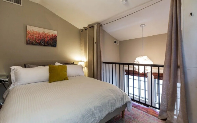 photo 3 of Perfect Location in Downtown Charleston
