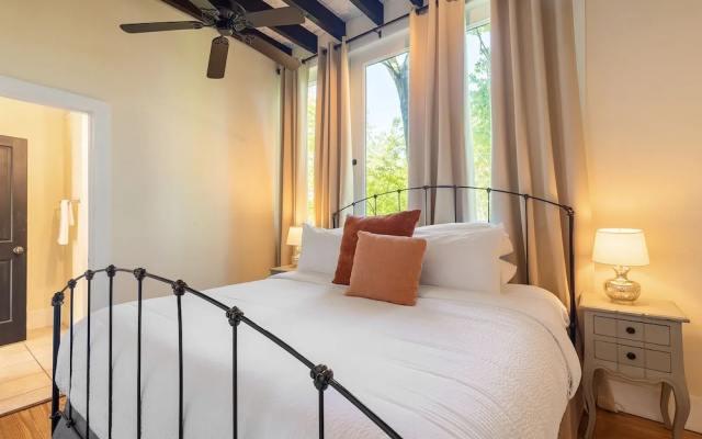 photo 5 of Perfect Location in Downtown Charleston