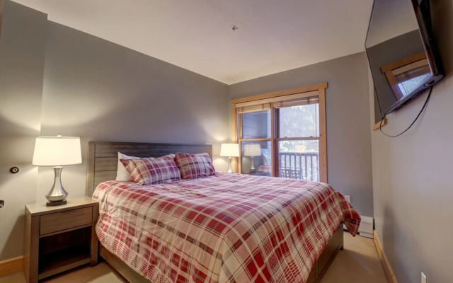 photo 3 of Perfect Ski Condo Steps from the Super Bee & Golf Course - CS325 by Redawning