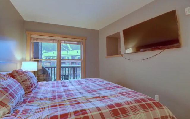photo 5 of Perfect Ski Condo Steps from the Super Bee & Golf Course - CS325 by Redawning