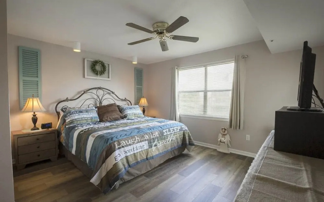 photo 3 of Perfectly On Pointe 3 Bedroom Condo by Redawning