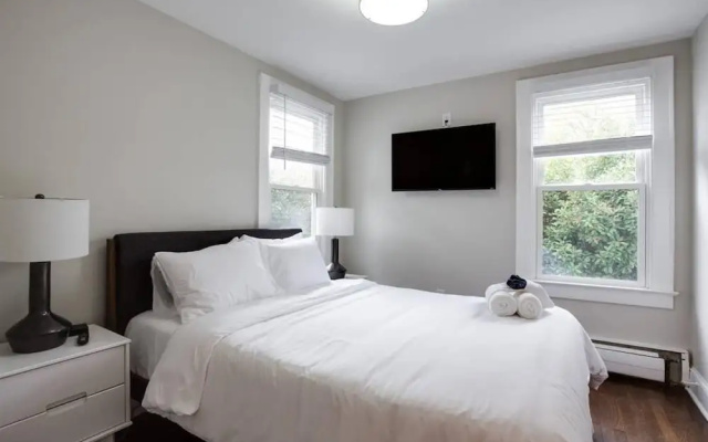 photo 4 of Pet Friendly 3BR Arlington Close to Metro Fast Wifi