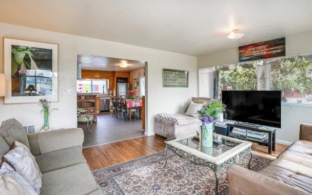 photo 2 of Pet-friendly Apartment: 1 Mi to Lake Merritt!
