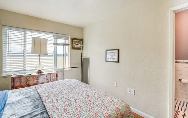 photo 5 of Pet-friendly Apartment: 1 Mi to Lake Merritt!
