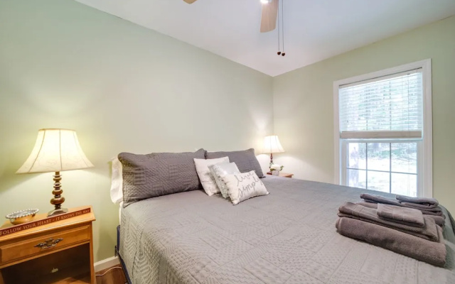 photo 4 of Pet-friendly Arden Retreat w/ Private Hot Tub
