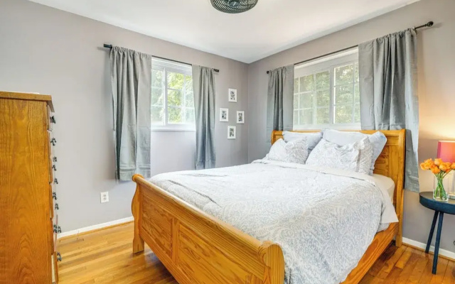 photo 2 of Arlington Townhome w/ Furnished Patio!