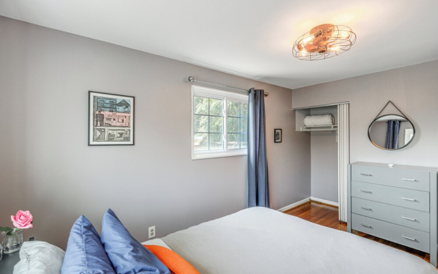 photo 5 of Arlington Townhome w/ Furnished Patio!