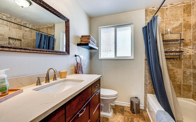 photo 4 of 4 Mi to Olde Town Arvada! Dog-friendly Home, Yard