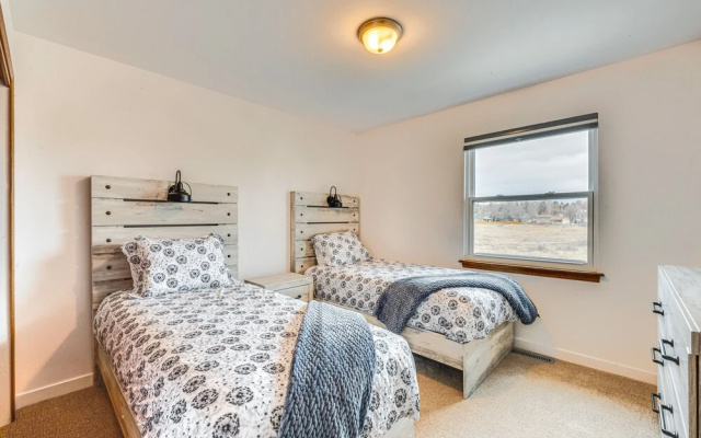 photo 4 of 10 Mi to Denver: Pet-friendly Arvada Home w/ Yard!