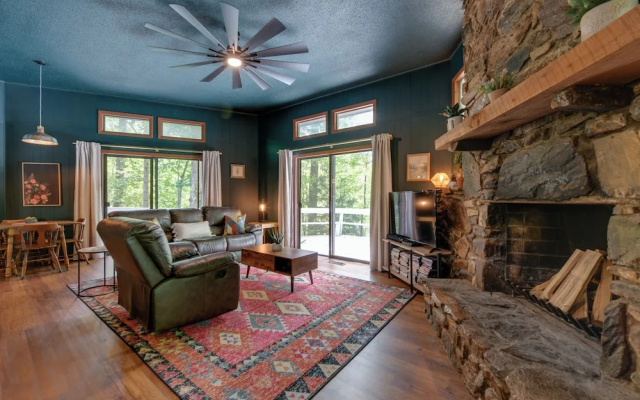 photo 2 of Pet-friendly Cabin - 1 Mi From Fontana Lake!