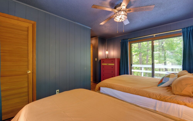 photo 4 of Pet-friendly Cabin - 1 Mi From Fontana Lake!