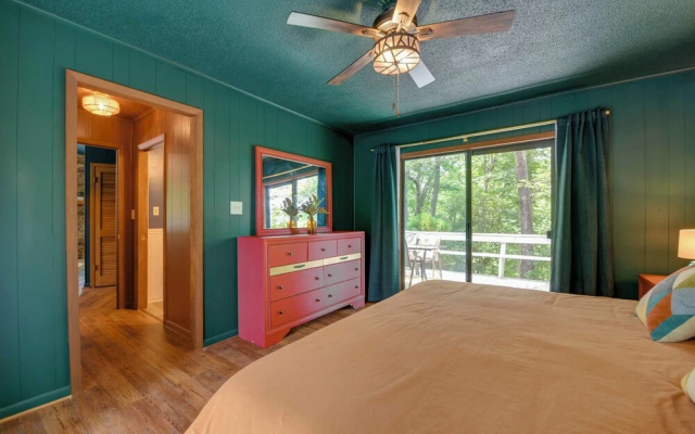 photo 5 of Pet-friendly Cabin - 1 Mi From Fontana Lake!