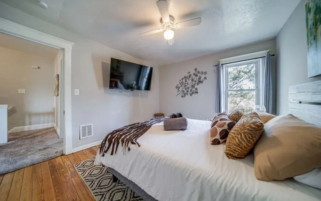 photo 4 of Pet-friendly Cleveland Townhome, 2 Mi to Downtown!