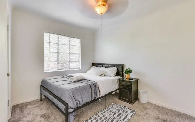 photo 3 of Pet-friendly Condo < 1 Mi to Phoenix College!