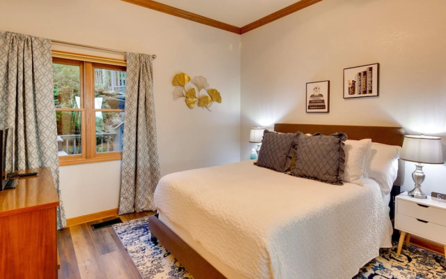 photo 4 of Peaceful Burnsville Condo w/ Views: Hiking On-site
