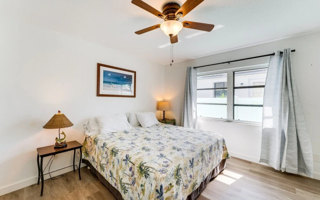 photo 3 of Pet-friendly Englewood Getaway Near Ocean!
