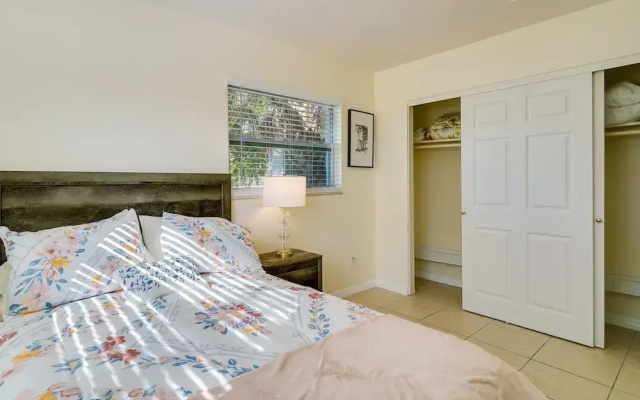 photo 3 of Pet-friendly Englewood Home - 4 Mi to Beach!