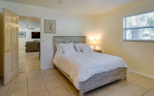 photo 5 of Pet-friendly Englewood Home - 4 Mi to Beach!