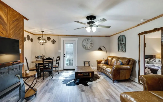 photo 3 of Pet-friendly Granbury Home w/ Yard, Near Downtown!