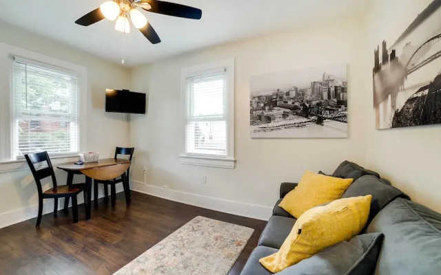 photo 4 of Walk to Walnut St: Pet-friendly Pittsburgh Home!