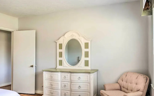 photo 2 of Pet-friendly Home w/ Patio - 3 Mi to Houston Zoo!