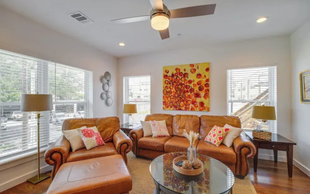 photo 2 of Pet-friendly Houston Apartment: 1 Mi to Downtown!