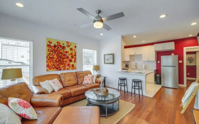 photo 3 of Pet-friendly Houston Apartment: 1 Mi to Downtown!