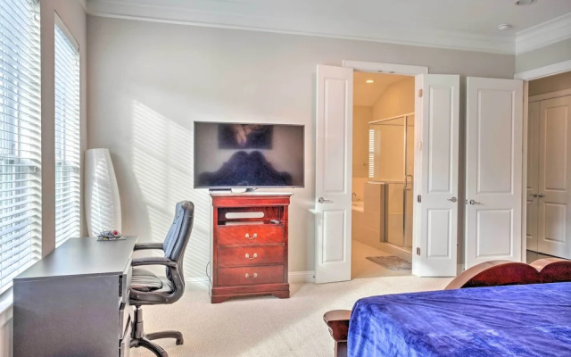 photo 2 of Pet-friendly Houston Townhome, 6 Mi to Dtwn!