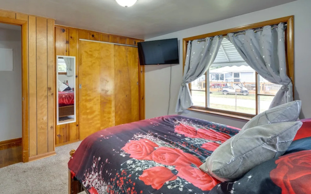 photo 4 of Pet-friendly Ohio Retreat w/ Patio & Fire Pit!