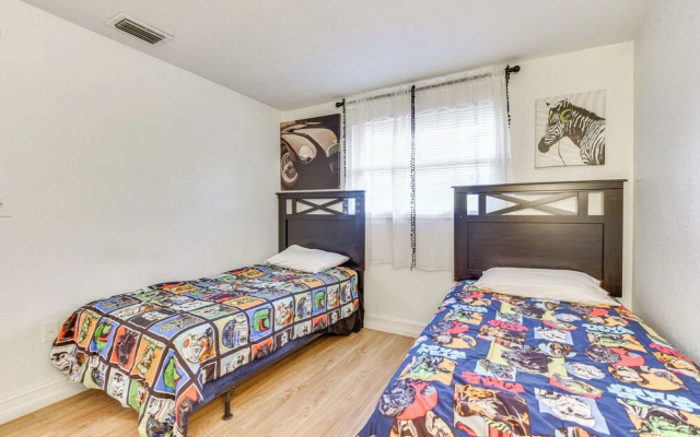 photo 3 of Pet-friendly Palmetto Duplex ~ 2 Mi to Riverwalk!