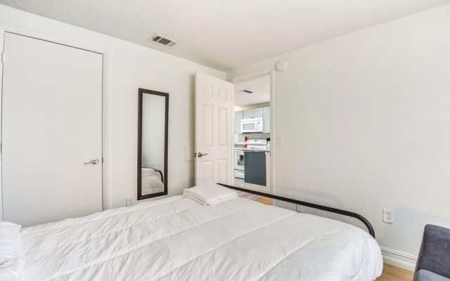 photo 4 of Pet-friendly Palmetto Duplex ~ 2 Mi to Riverwalk!