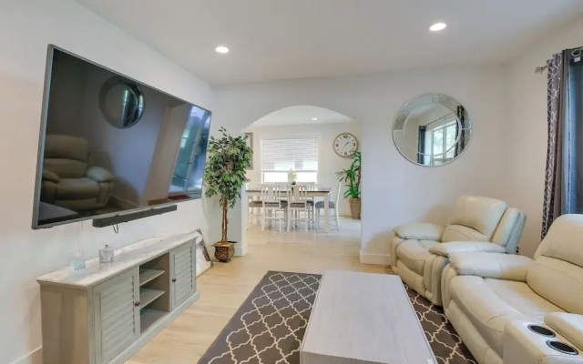 photo 2 of Pet-friendly Paramount Home, 16 Mi to Los Angeles!