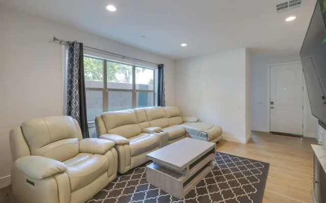 photo 3 of Pet-friendly Paramount Home, 16 Mi to Los Angeles!