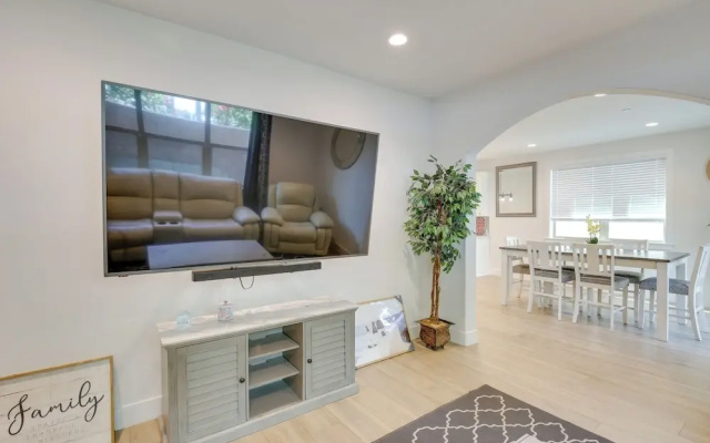 photo 4 of Pet-friendly Paramount Home, 16 Mi to Los Angeles!