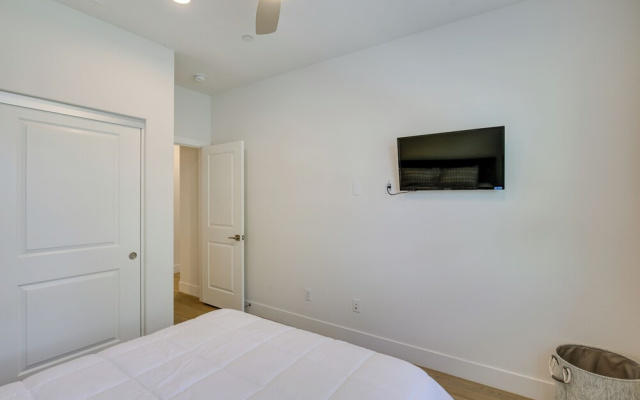 photo 5 of Pet-friendly Paramount Home, 16 Mi to Los Angeles!