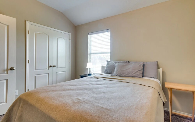 photo 4 of Pet-friendly Pearland Home ~ 21 Mi to Houston!
