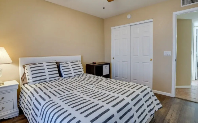 photo 2 of Pet-friendly Yard! Home Near State Farm Stadium