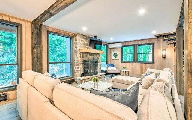 photo 4 of Pet-friendly Pocono Pines Rental w/ Hot Tub!