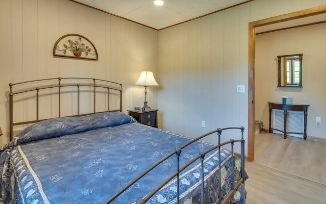 photo 3 of Pet-friendly Saluda Home w/ Mountain Views!