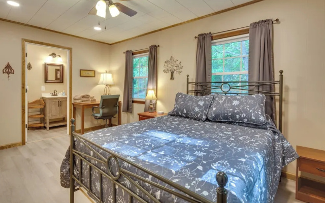 photo 4 of Pet-friendly Saluda Home w/ Mountain Views!