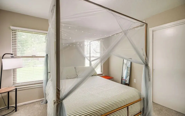 photo 4 of Spacious Yard: Pet-friendly Home in San Antonio!