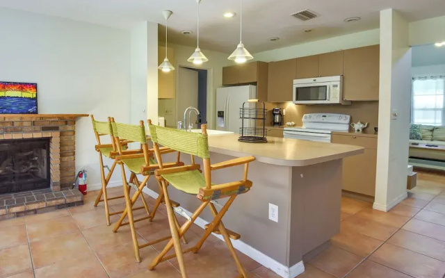 photo 3 of Pet-friendly Sarasota Home: 2 Mi to Bayfront Park!