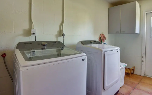 photo 5 of Pet-friendly Sarasota Home: 2 Mi to Bayfront Park!