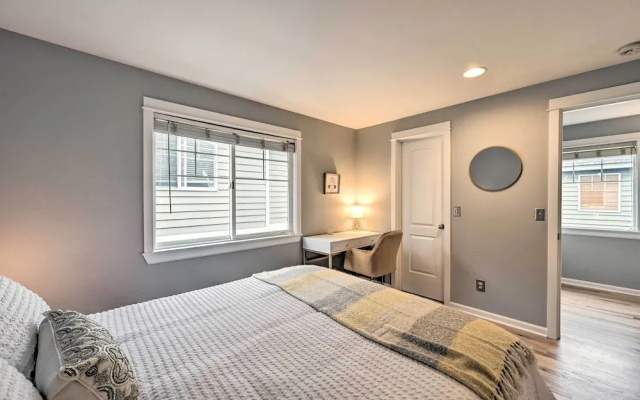 photo 5 of Pet-friendly Seattle Townhome < 1 Mile to Lake!