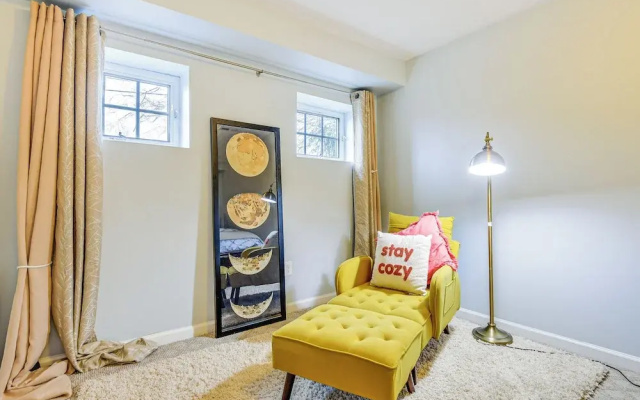 photo 2 of Pet-friendly DC Area Condo w/ Yard!
