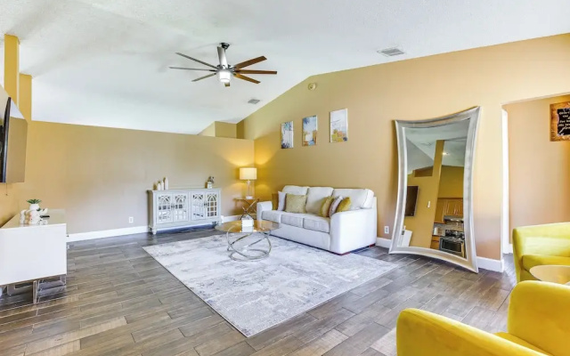 photo 2 of Near Beaches: Pet-friendly Sunrise Escape w/ Patio