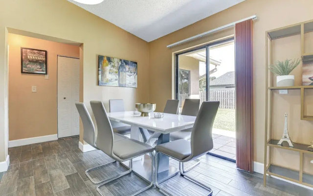 photo 4 of Near Beaches: Pet-friendly Sunrise Escape w/ Patio